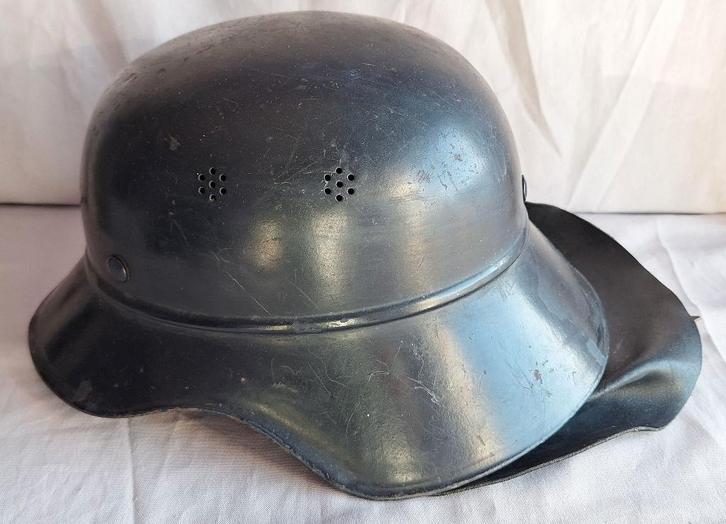 Ancien casque allemand ww2 "Luftschutz" modèle Gladiator, Verzamelen, Militaria | Tweede Wereldoorlog, Landmacht, Helm of Baret