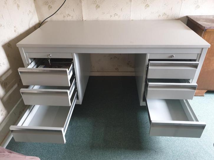 Metalen Bureau - Wit - Ladeblok, Huis en Inrichting, Bureaus, Zo goed als nieuw, Bureau, Ophalen