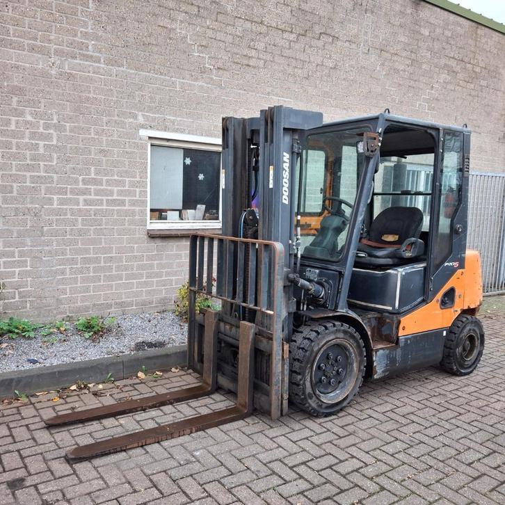 DOOSAN D30 S-5 Diesel Heftruck triplo Shift (BJ 2013), Zakelijke goederen, Machines en Bouw | Heftrucks en Intern transport, Heftruck