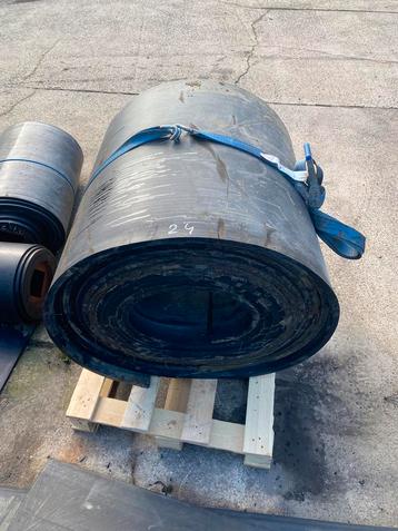 Rubbermat op rol 50 meter lang beschikbaar voor biedingen