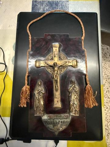 Jezus met wijwater vatje beschikbaar voor biedingen