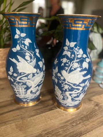 Grote Franse porseleinen vazen beschikbaar voor biedingen