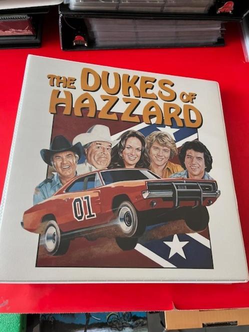 The Dukes Of Hazzard Trading Cards + Binder, Verzamelen, Film en Tv, Nieuw, Tv, Foto of Kaart, Ophalen of Verzenden