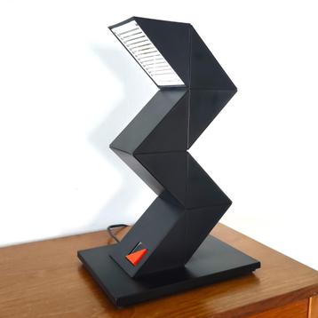 Lampe de table Zigzag ByZigag de Chan pour Massive disponible aux enchères