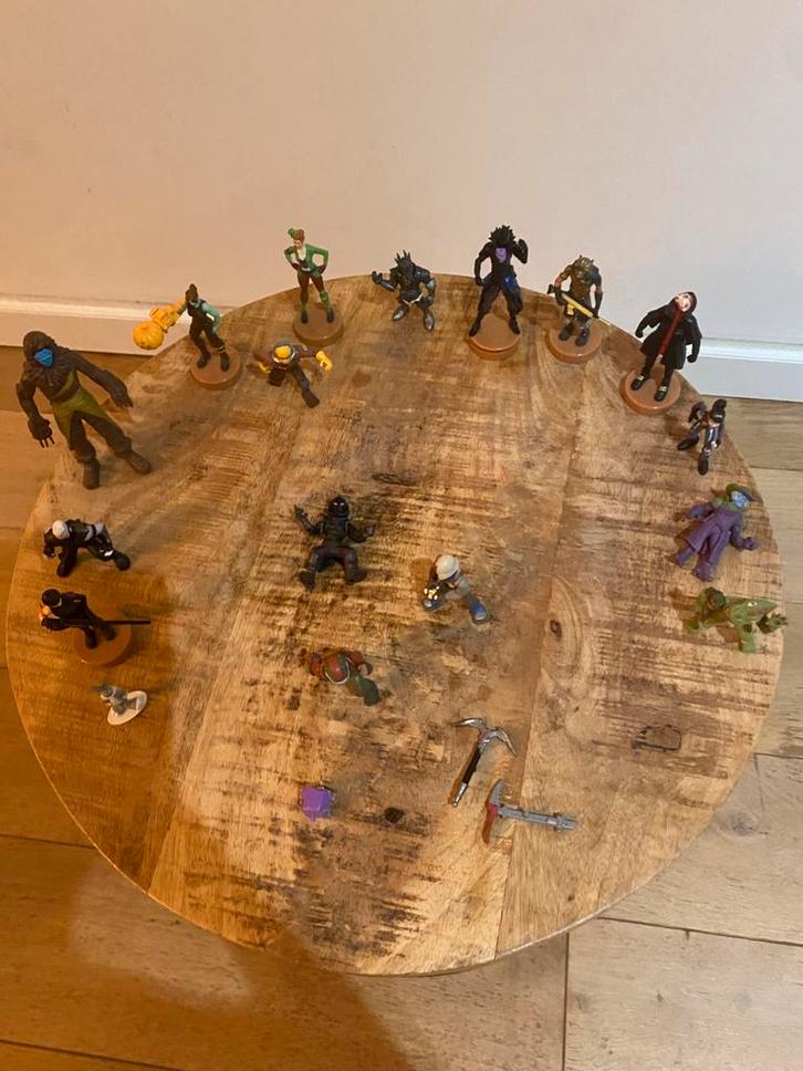 Fornite poppetjes + gebouw ervan, Verzamelen, Speelgoed, Zo goed als nieuw, Ophalen