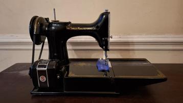 Singer 221K1 naaimachine in perfecte staat (jaren 50) beschikbaar voor biedingen