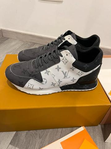 Louis vuitton monogram sneaker black and white beschikbaar voor biedingen