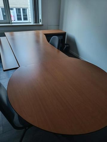 Grote mooie bureau! beschikbaar voor biedingen