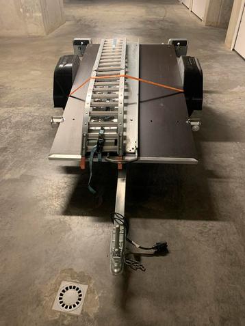 Motor-aanhangwagen beschikbaar voor biedingen