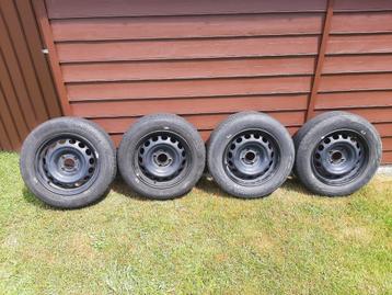 Vds 4 jantes tôles + 4 pneus origine Opel Corsa modèle 2020, Auto-onderdelen, Banden en Velgen, Ophalen, Gebruikt, 15 inch, 185 mm