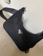 Schoudertas Prada, Handtassen en Accessoires, Tassen | Schoudertassen, Ophalen of Verzenden, Zo goed als nieuw, Zwart, Overige merken