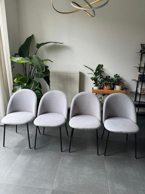 Mooie lichtgrijze stoffen eetkamer stoelen, nieuwstaat, Huis en Inrichting, Stoelen, Zo goed als nieuw, Ophalen