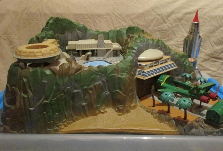 THUNDERBIRDS TRACEY ISLAND - ZIE FOTO'S EN BESCHRIJVING, Verzamelen, Speelgoed, Gebruikt, Ophalen