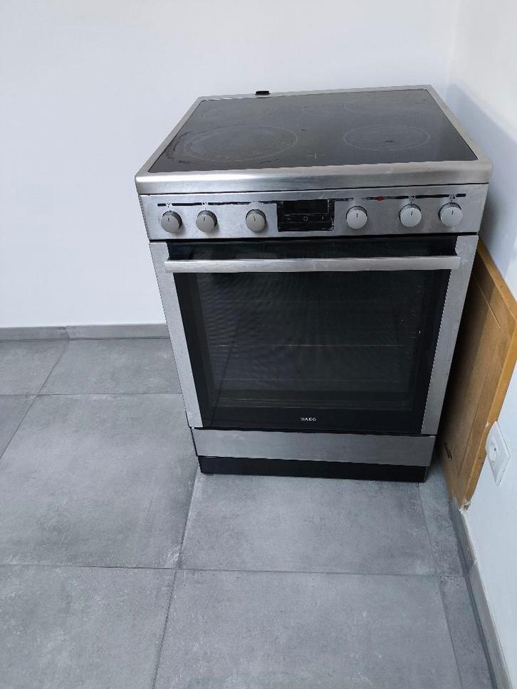 Cuisinière vitrocéramique AEG 4 taques et four, classe A, Electroménager, Cuisinières, Utilisé, À Poser, 4 zones de cuisson, Enlèvement