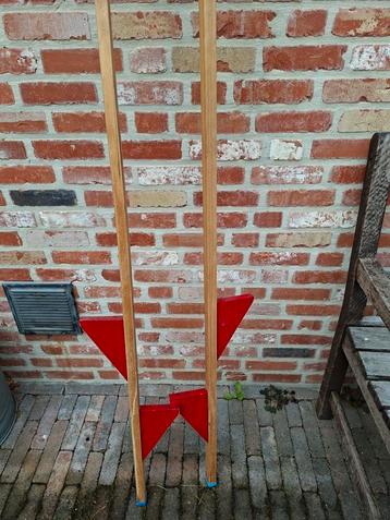 Houten stelten beschikbaar voor biedingen