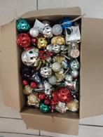 Een volle doos met kerst gerief kleur verschillende, Ophalen, Zo goed als nieuw
