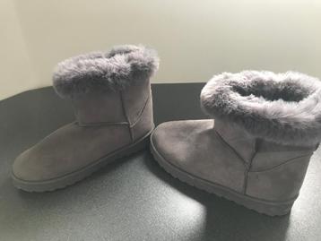 Bottes courtes grises fourrées P39 en excellent état, Gris, Enlèvement ou Envoi, Boots et Botinnes, Porté