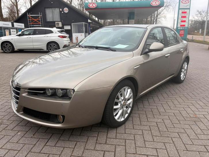 Alfa Romeo 159 JTS essence, Autos, Alfa Romeo, Entreprise, Achat, Essence, Euro 4, Berline, 4 portes, Boîte manuelle, Beige, Enlèvement ou Envoi