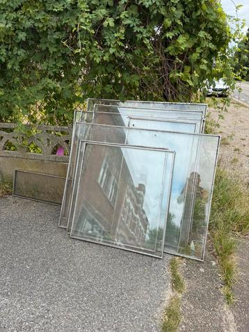 Venster glas gratis beschikbaar voor biedingen
