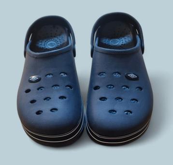 CROCS Taille 40 en excellent état 🕊 disponible aux enchères