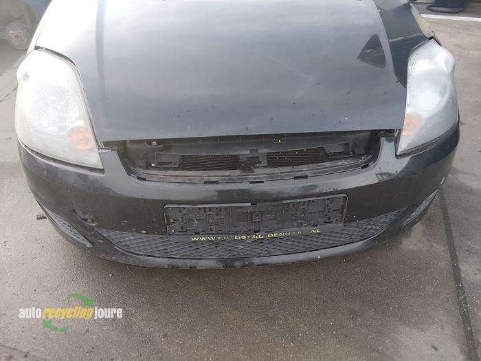 Voorbumper van een Ford Fiesta, Auto-onderdelen, Carrosserie, Bumper, Ford, Gebruikt, 3 maanden garantie