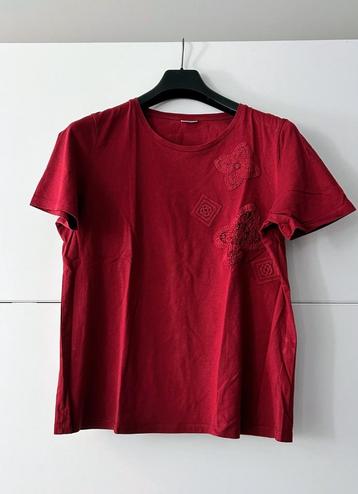 Damart rode T-shirt met broderie beschikbaar voor biedingen