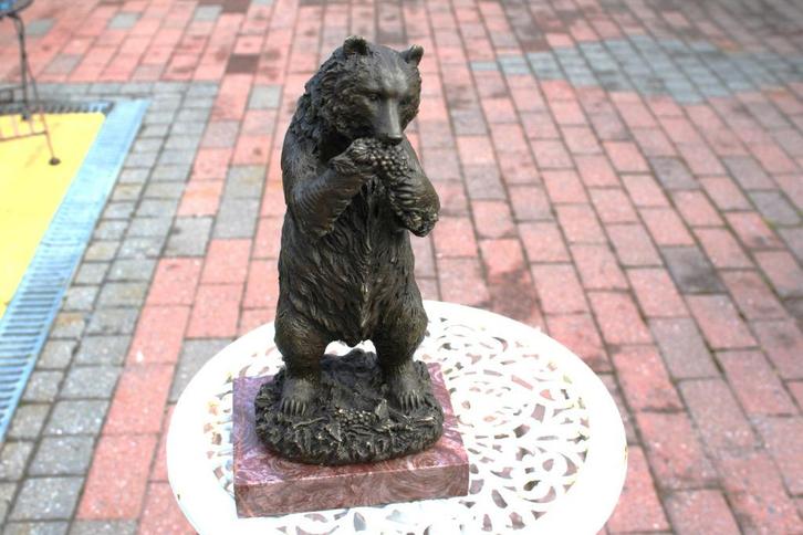 Bronzen staande beer gesigneerd, MILO., Antiek en Kunst, Antiek | Brons en Koper, Brons, Ophalen