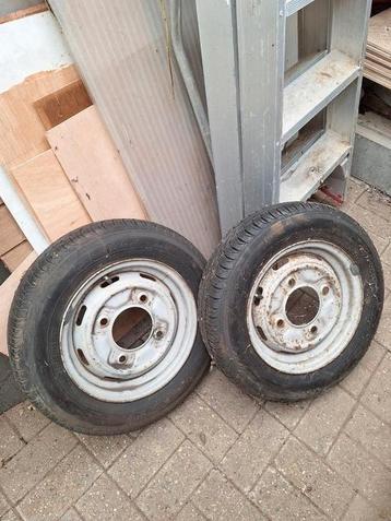 Banden met velgen  beschikbaar voor biedingen