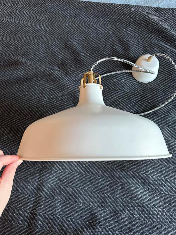 Hanglap RANARP (ikea) wit metaal/goud, Maison & Meubles, Lampes | Appliques, Comme neuf, Métal, Enlèvement