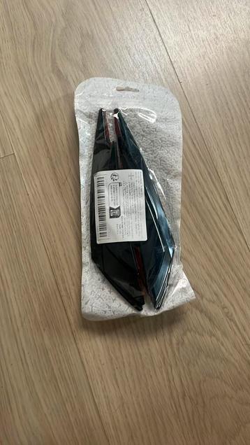 Moustaches de pare choc beschikbaar voor biedingen