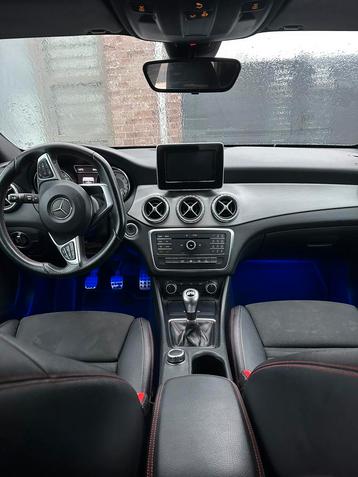 Mercedes GLA 180d AMG LINE, Auto's, Mercedes-Benz, Voorwielaandrijving, 4 cilinders, Parkeersensor, Particulier