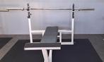 Bench Press Technogym met olympische bar 20kg, Sport en Fitness, Fitnessmaterialen, Ophalen, Gebruikt, Borst, Fitnessbank
