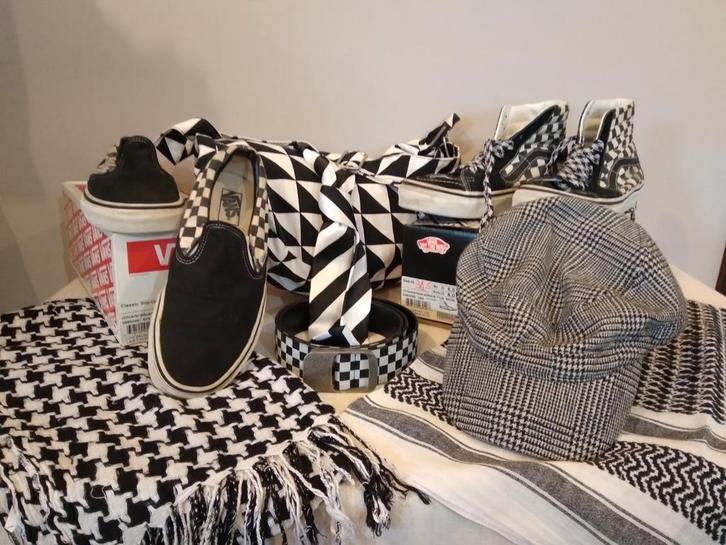 Vans sneakers en Black and White sjaals, riem, tas, pet, das, Kleding | Dames, Overige Dameskleding, Gedragen, Ophalen of Verzenden