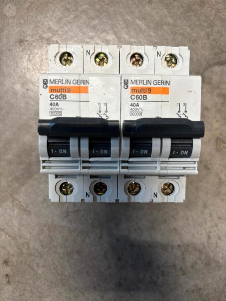 Automaat 2P-40A Merlin Gerin, Bricolage & Construction, Électricité & Câbles, Neuf, Autres types, Enlèvement