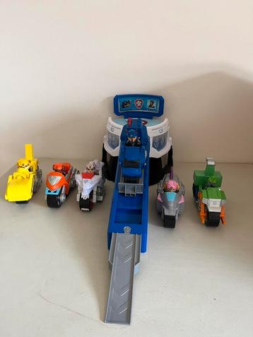 Paw Patrol moto-toren met 6 figuren en moto’s beschikbaar voor biedingen