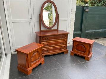 Te koop ladekast en nachtkastjes beschikbaar voor biedingen