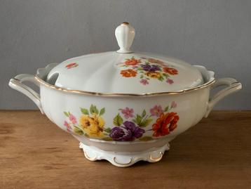 Vintage porseleinen soepterrine. beschikbaar voor biedingen