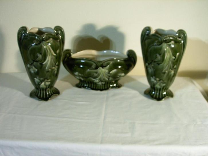 Armoire à barbotine Art Nouveau par A.G. de Bruyn, Antiquités & Art, Antiquités | Céramique & Poterie, Enlèvement ou Envoi