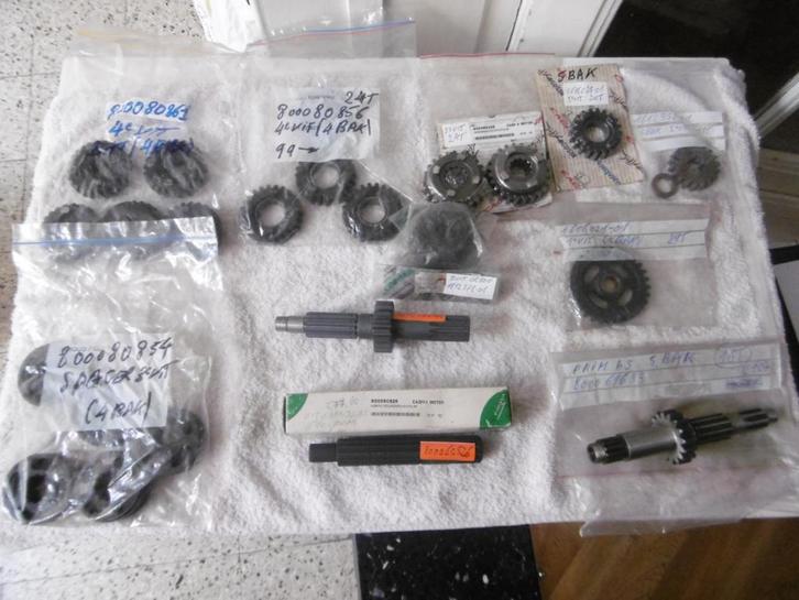 Husqvarna tandwielen boite 570-610 4 + 5 Bak, Motos, Pièces | Toutes-marques, Neuf, Enlèvement