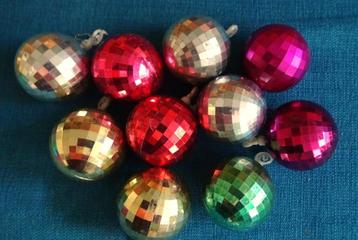 retro kerstballen beschikbaar voor biedingen