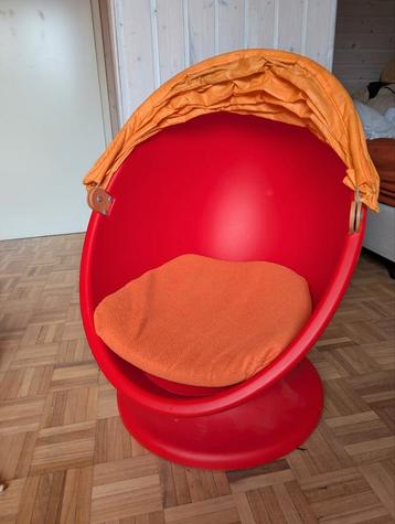 Ikea lomsk kuipstoel of eitje beschikbaar voor biedingen