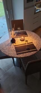 Ronde tafel met granieten blad en inox voet., Huis en Inrichting, Tafels | Eettafels, Ophalen, Gebruikt