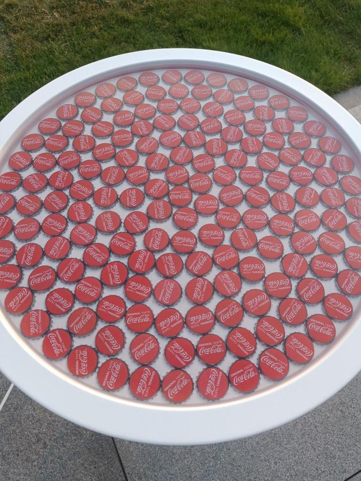 Coca-cola epoxy bijzettafeltje, Huis en Inrichting, Tafels | Bijzettafels, Nieuw, Rond, 45 tot 60 cm, Minder dan 55 cm, Ophalen of Verzenden