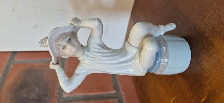 Lladró porseleinen beeldje – jongen met hoed – handg, Antiek en Kunst, Antiek | Porselein, Ophalen of Verzenden