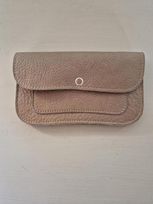 Portefeuille Keecie Cat Chase Medium, Handtassen en Accessoires, Portemonnees, Zo goed als nieuw, Overige merken, Bruin, Ophalen