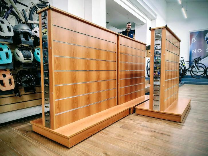 Dubbelzijdige houten presentatiemeubels op wielen van RETIF, Zakelijke goederen, Kantoor en Winkelinrichting | Kantoormeubilair en Inrichting