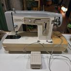 Oude elektrische naaimachine Hansa, Ophalen