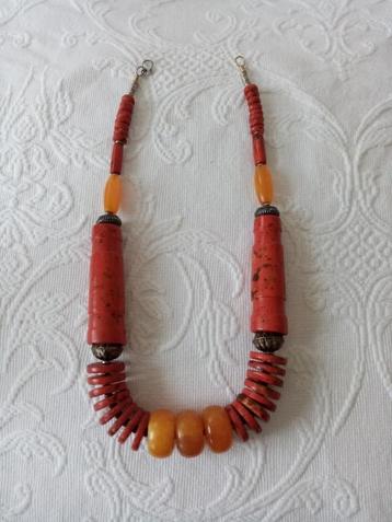 Collier tribal Indonésie/Sumatra en bakélite et jaspe 26cm