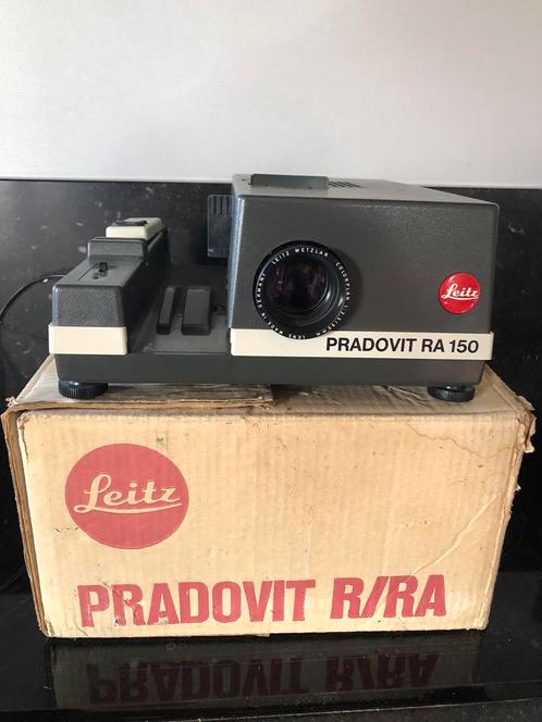 Projecteur de diapositives LEITZ pradovit RA 150, TV, Hi-fi & Vidéo, Projecteurs dias, Utilisé, Enlèvement ou Envoi