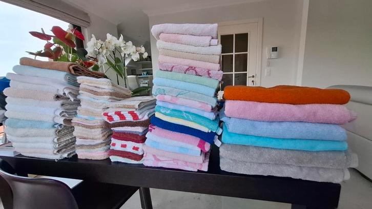 Grand lot de serviettes et de gants de toilette, fraîchement, Maison & Meubles, Salle de bain | Linge de bain & Accessoires, Enlèvement